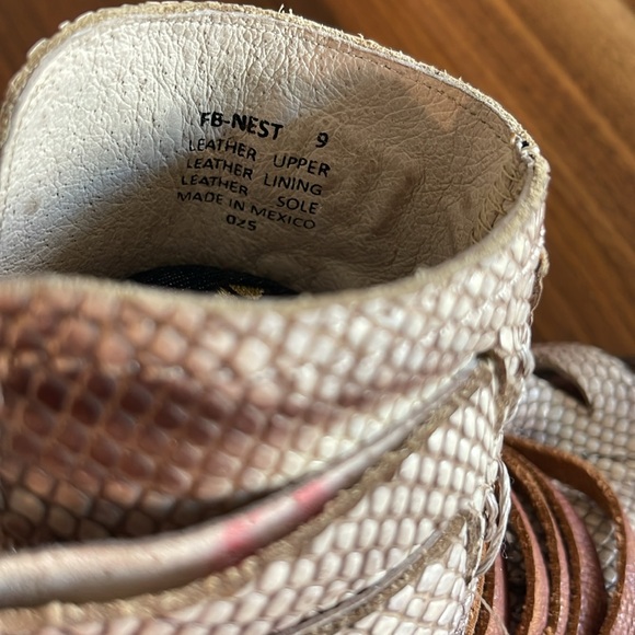 SOLD - EUC Vintage Freebird Nest, size 9, fits 10 - Picture 9 of 9